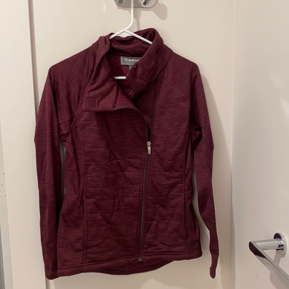Ariat light sport jacket. Maroon. Side zip with a magnetic closure